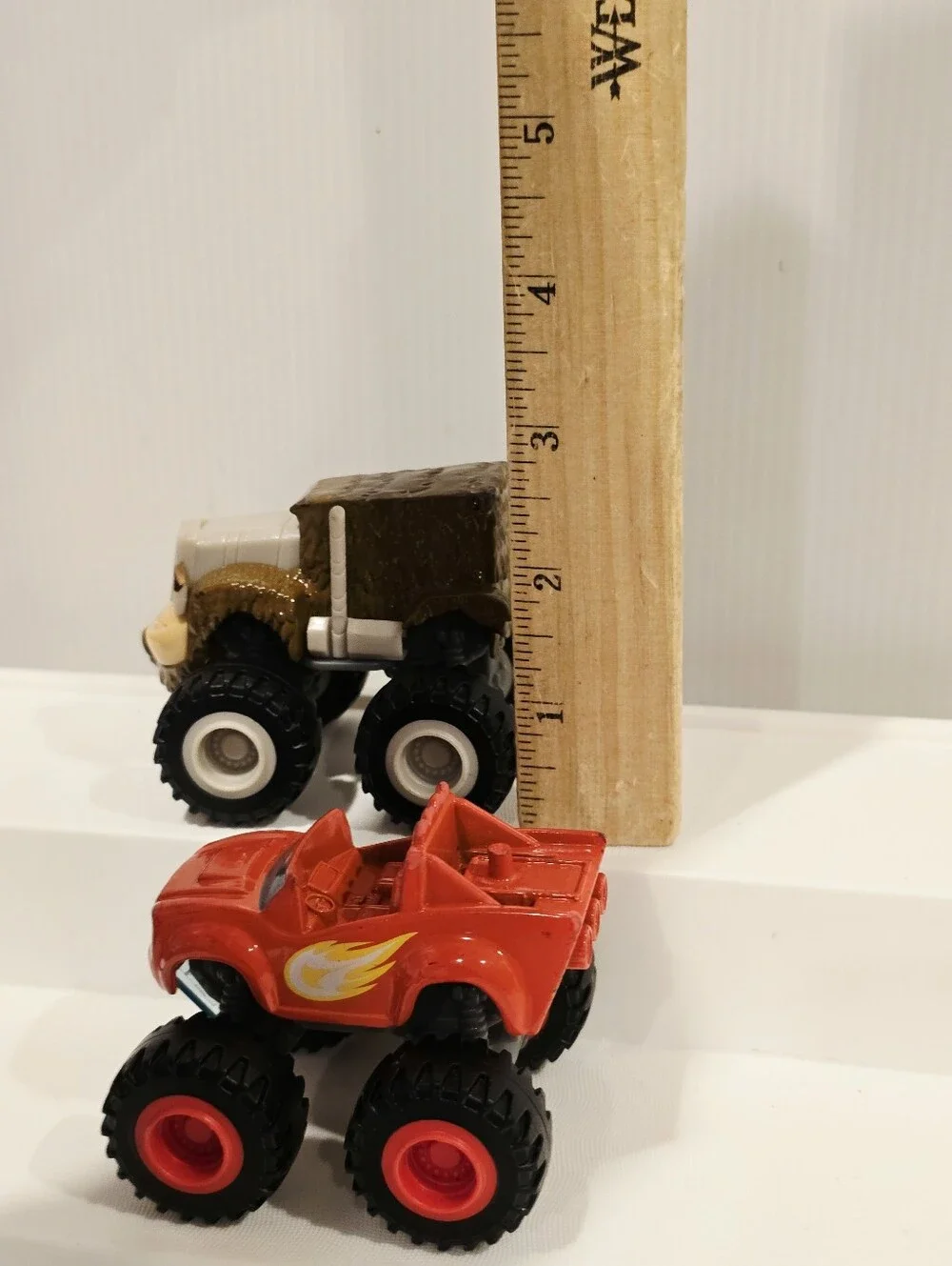 Fisher Price Blaze and the Monster Machines Gasquatch and Blaze Diecast Car Set
